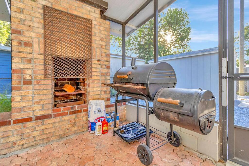 Cozy With Patio & Grill, Private And Location Holiday home