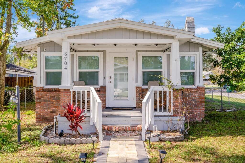 Holiday home Cozy With Patio & Grill, Private And Location Tampa