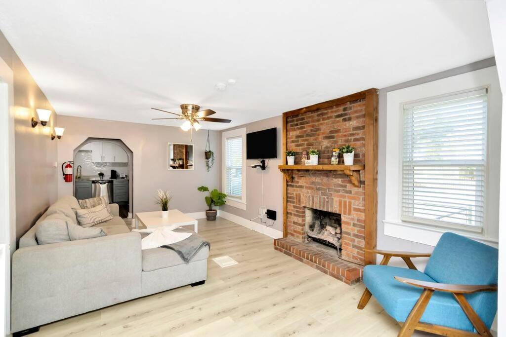 Holiday home Cozy With Patio & Grill, Private And Location Tampa
